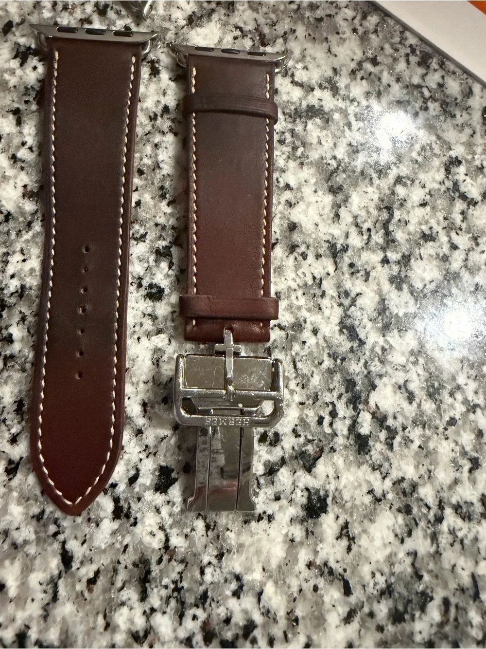 Her mès Apple Watch with Tour and Signature Bands with Boxes